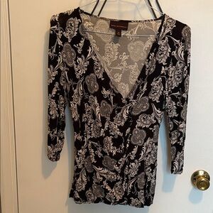 Dana Buchanan Black and White Patterned Top V-neck, gathered front
